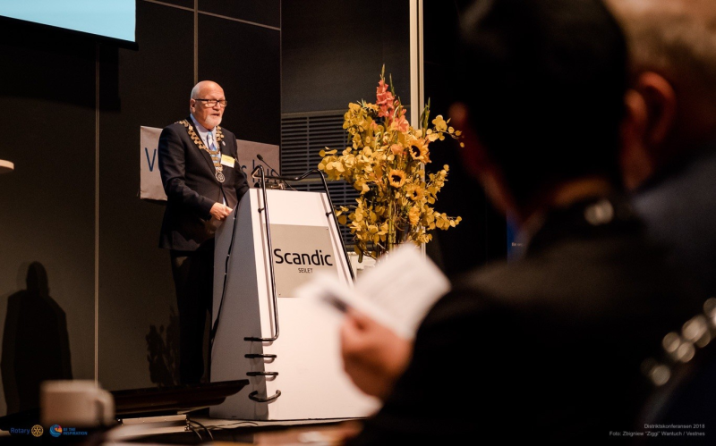 Presidenten sin time med vinlotteri