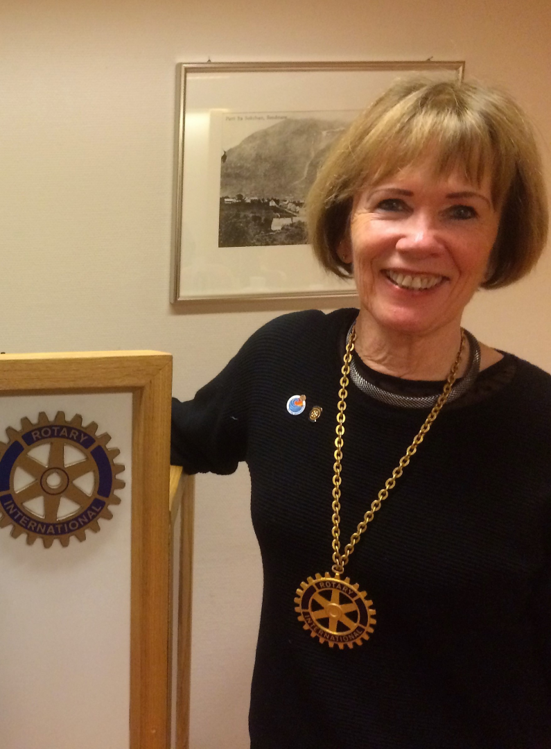 Presidenten sin time med vinlotteri: